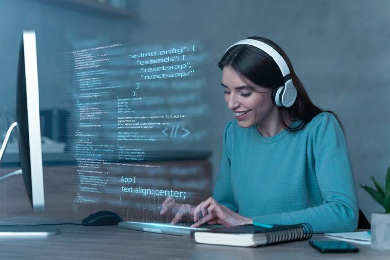 woman-headphones-working-on-computer-web-scrapping