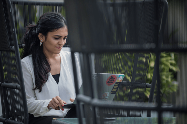 businesswoman_working_laptop__outside_business_trends 