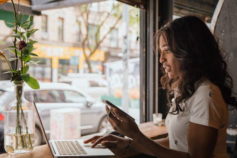 young-woman-working-remotely