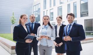 In-House vs. Outsourced Teams: Key Benefits of Both for Your Business