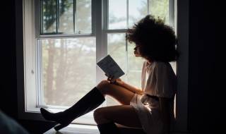 woman-reading-books-on-writing-for-when-you-need-to-be-inspired