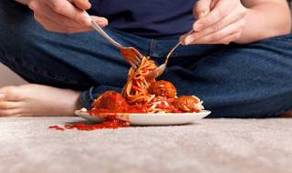 man-eating-food-on-plate-spilling-on-carpet