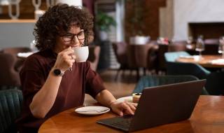 medium-shot-woman-working-laptop_writer-reputation-online