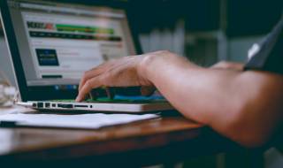6 Copywriting Mistakes That Kill B2B E-Commerce Sales