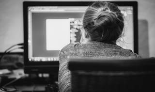 woman_designer_web_design_trends