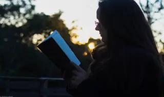 woman-reading-things-millennials-look-for-in-books