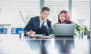 people-working-together_b2b-lead-generation