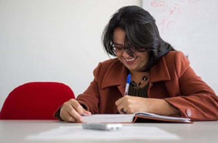 woman-writing-longhand-handwriting-analysis-what-your-handwriting-says-about-you
