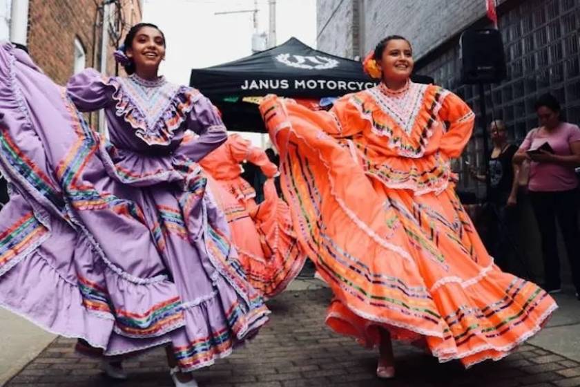 femal-dancers-mexico-curlture
