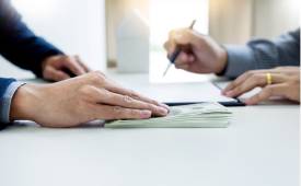businessmen-table-money-Invoice-factoring-rates