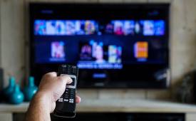 hand-pointing-remote-at-tv-cable_tv_vs_streaming_services - Illustration