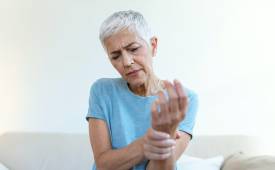 elderly-woman-suffering-from-pain-hand-weak-bones-osteoporosis