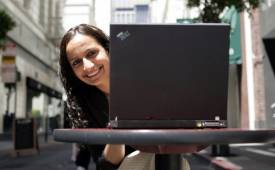 woman-smiling-entrepreneur-writer-things-successful-writers-do-differently