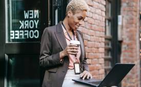 female-freelance-coffee-best-ways-to-find-freelance-writing-jobs