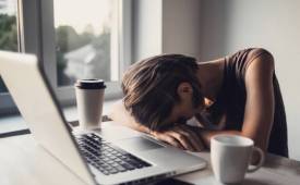 female-writer-fail-sad-tired-common-writing-mistakes