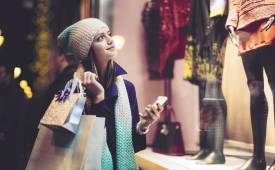 stylish-woman-winter-shopping
