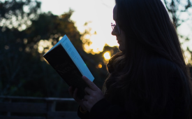 woman-reading-things-millennials-look-for-in-books