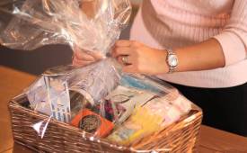 woman-wrapping-personalized-gift-hamper Image for Why More People Embrace the Uniqueness of Gifts Hampers 