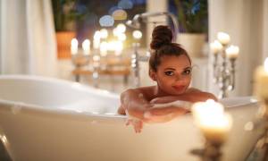 beautiful-woman-posing-bathroom-design