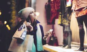 stylish-woman-winter-shopping