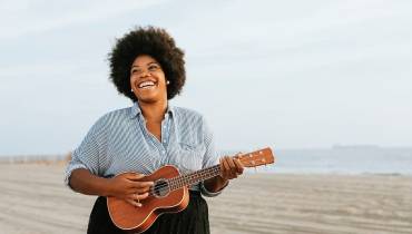 woman-playing-chello-happy-best_musical_instruments_for_beginners