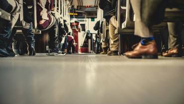 people-feet-commuting