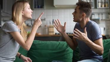 couple_arguing_at_home_on_cauch