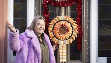woman-smiling-iceland_prawn_ring_wreath-front-door