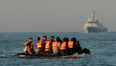 migrants_risk_the_channel_crossing