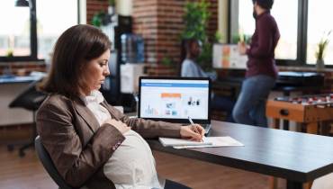Pregnant at Work? Top Healthy Pregnancy Tips for Working Women