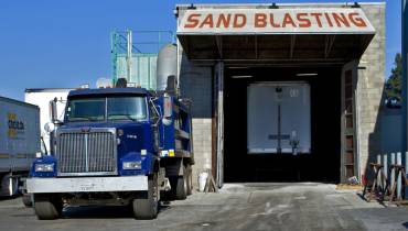 Advantages of Sandblasting Booths, and their Components