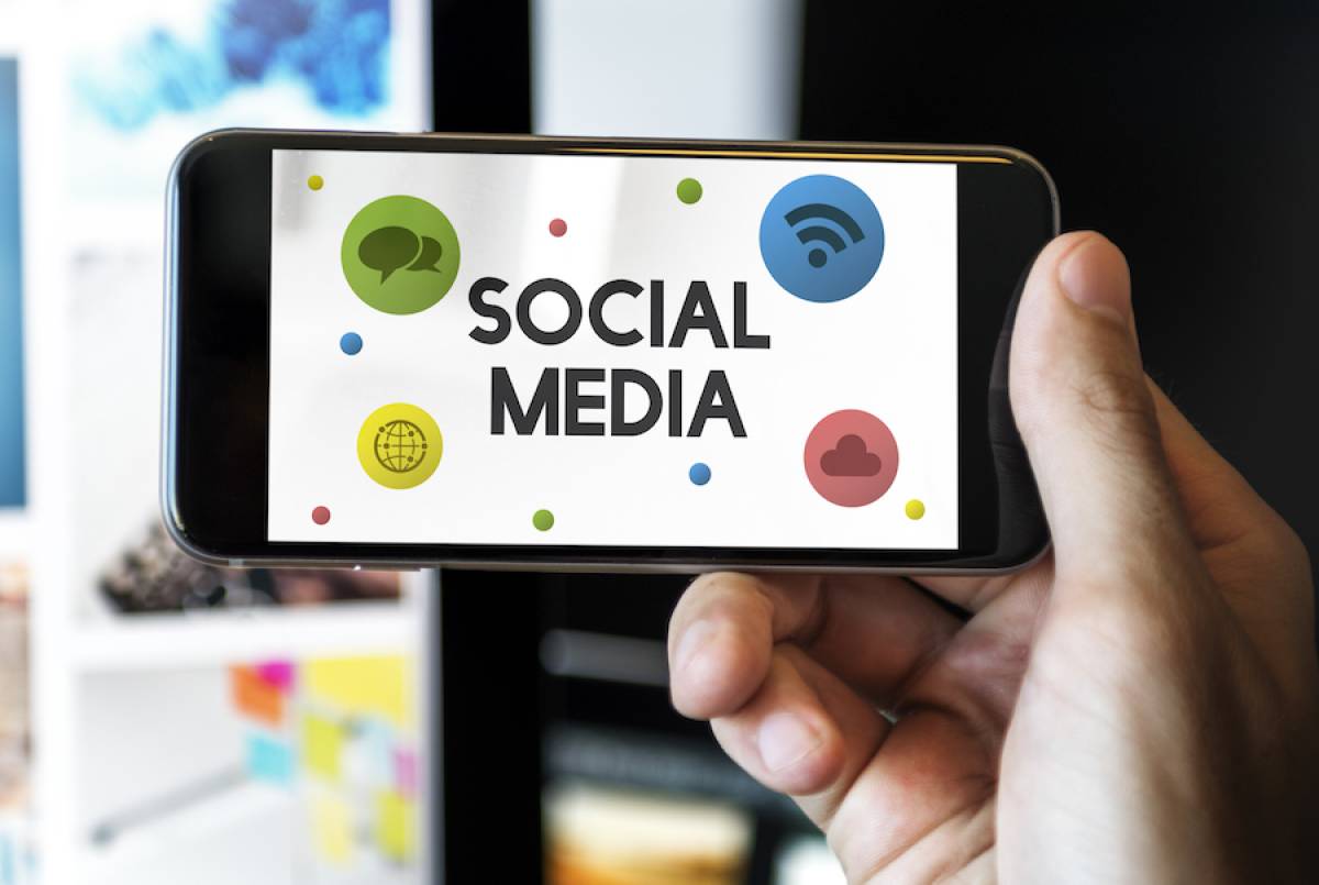 Smartphone Social Media in Business