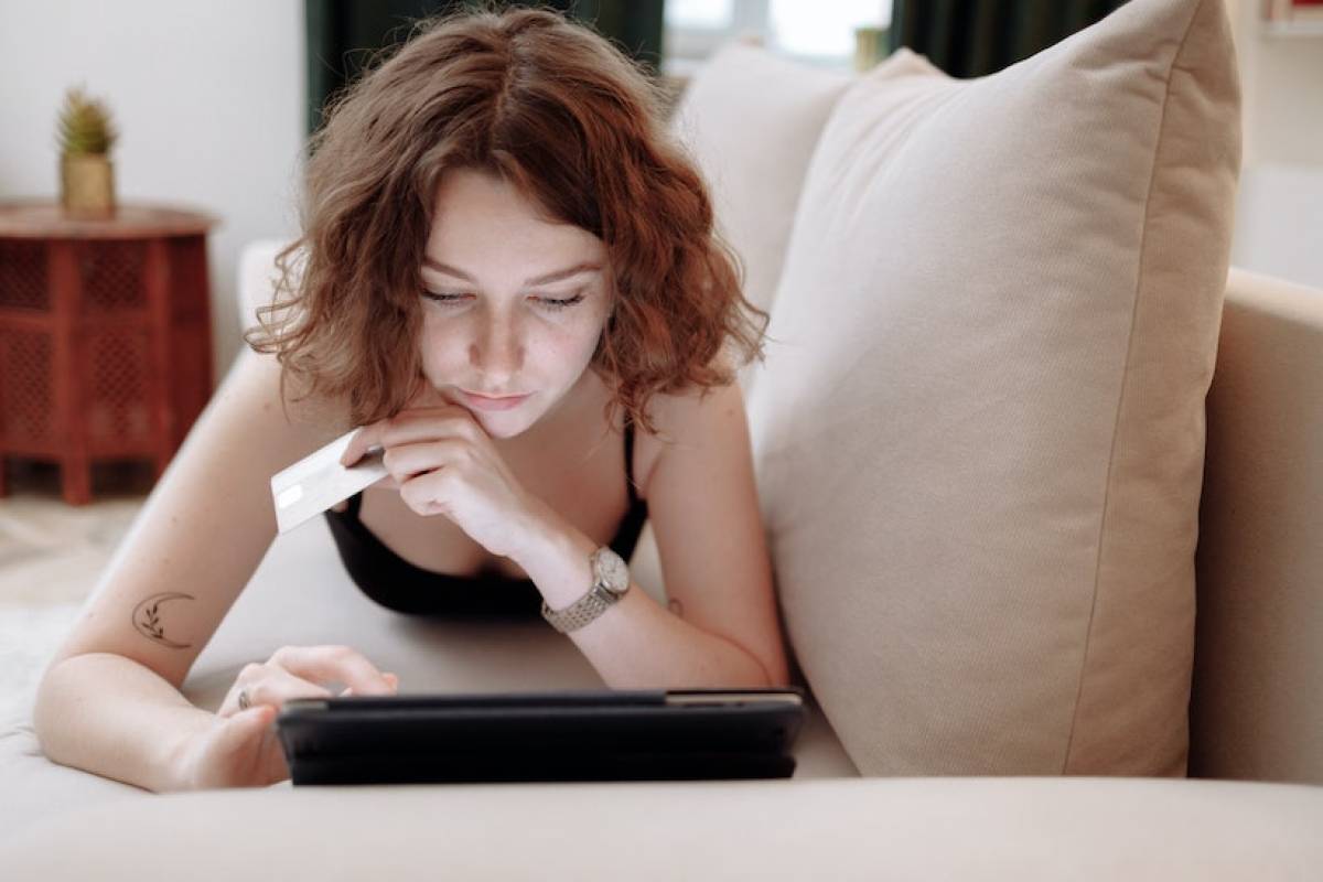 female-customer-using-tablet-holding-credit-card