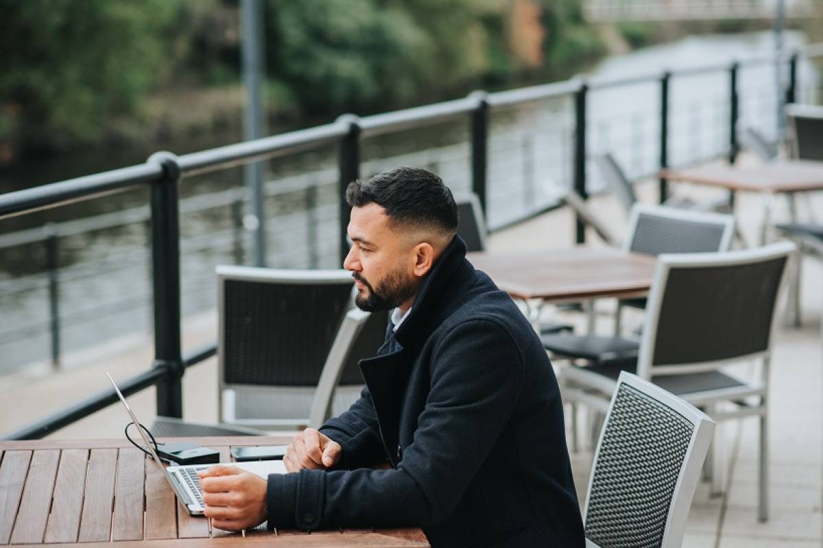 businessman-outdoor-cafe-laptop-pen