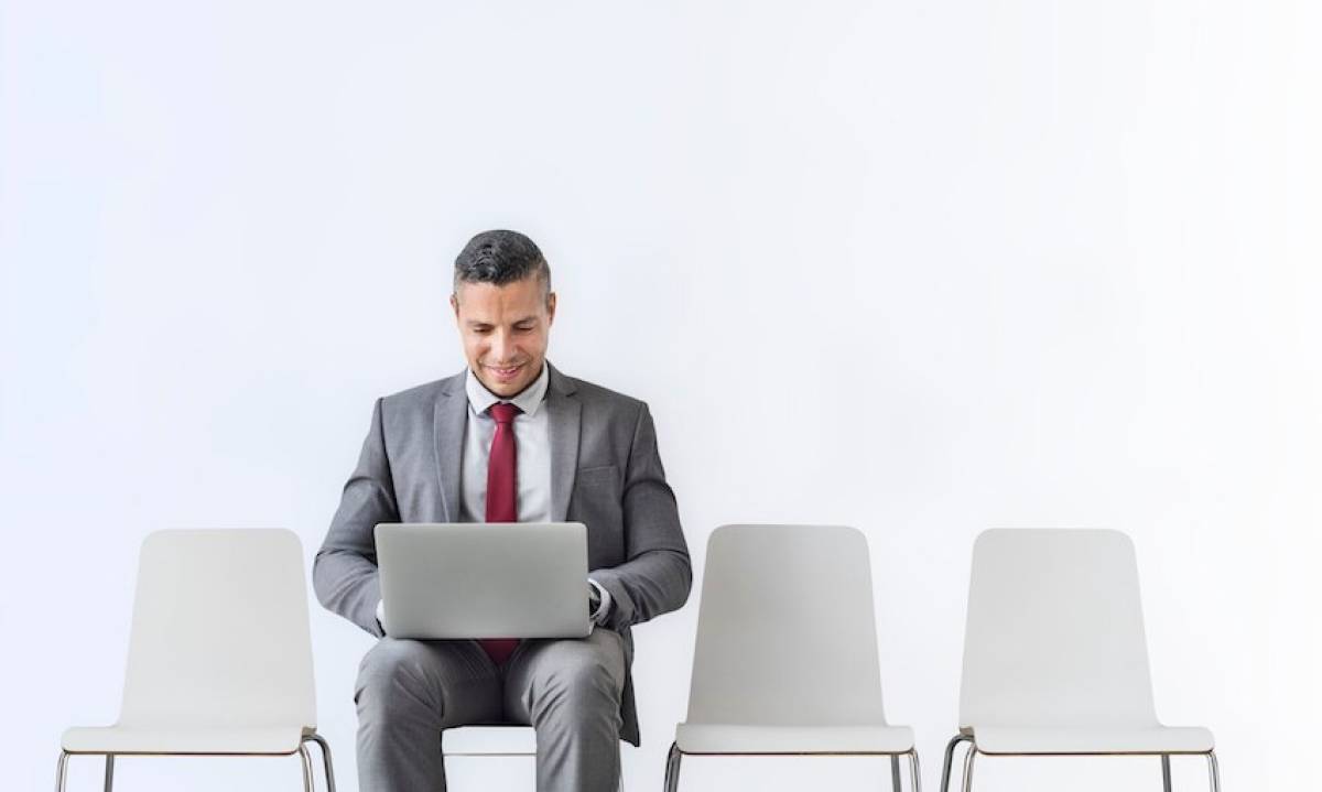 man-working-laptop-room_job-hunting