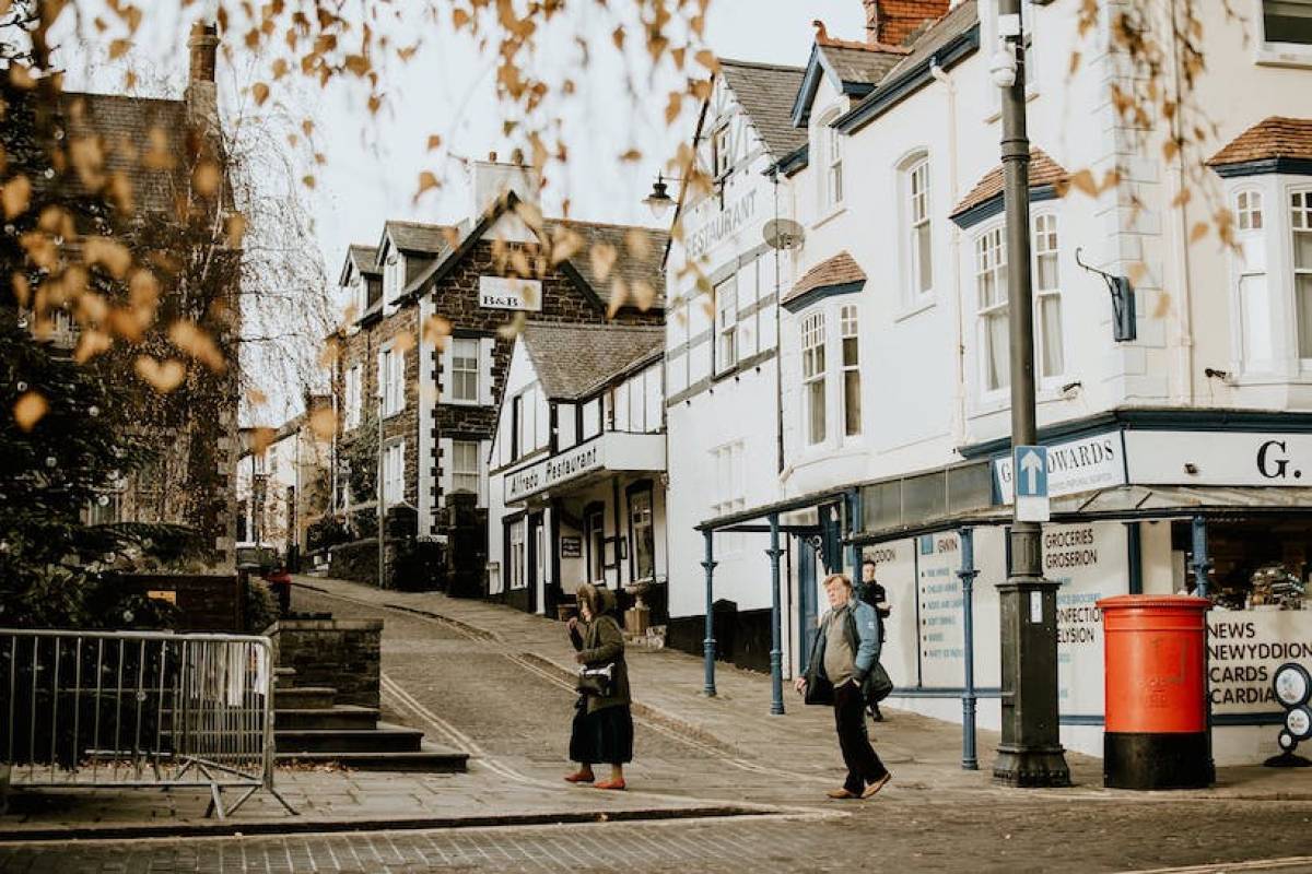 Research Reveals Best Cities for Intergenerational Friendships In the UK Research Reveals Best Cities for Intergenerational Friendships In the UK