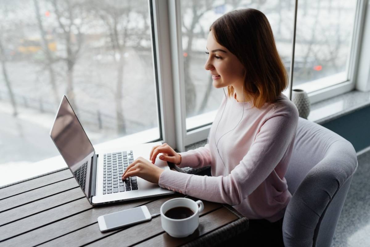 young-woman-freelancer-typing-netbook-keyboard