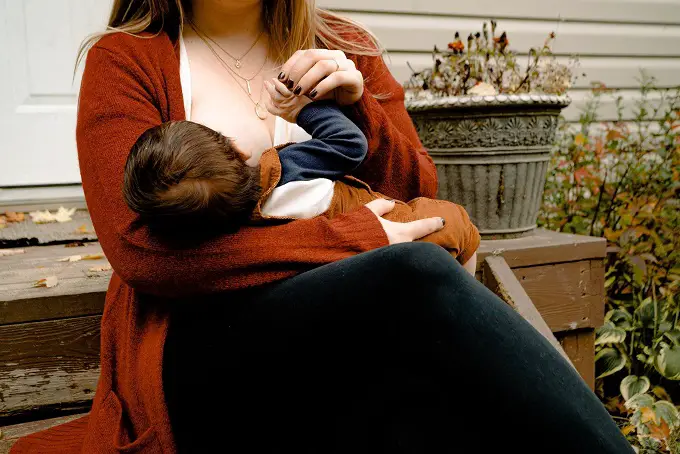 breastfeeding_is_not_as_easy_as_it_seems.jpg