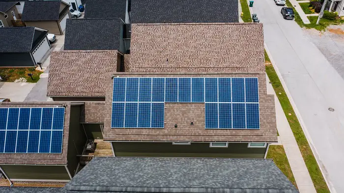 eco-friendly-houses-solar-panels-8457868.jpeg