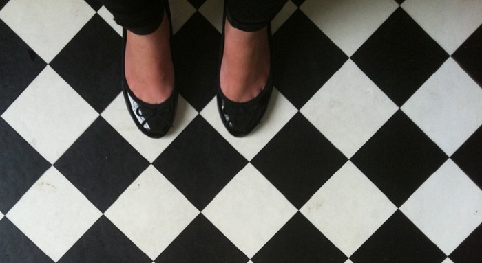 feet_on_tiled_floor_e0960c0c2e_b.jpg