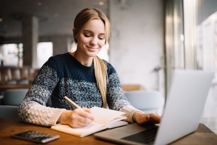 female-writer-ai-writing-tools.jpg