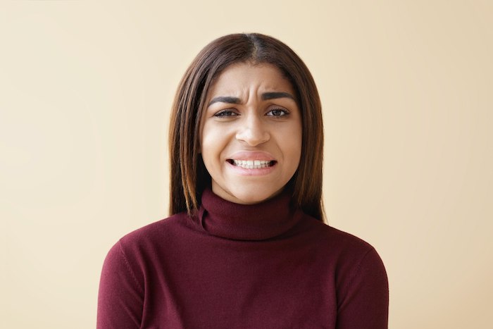 female_frowning_and_grimacing-showing-teeth