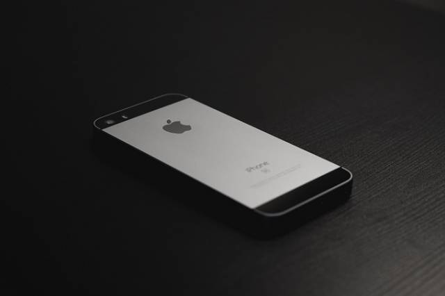 grey_iphone_se_0.jpg