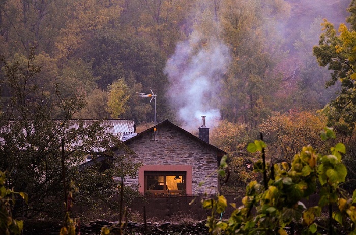 house-chimney-smoke-171492.jpg