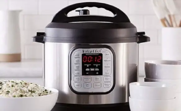 instant_pot_with_programmable_pressure_cooker.jpg