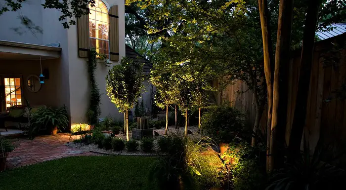landscaping-yard-lighting.jpg