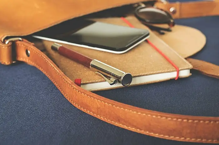 leather_cased_notebook_and_pen_0.jpg
