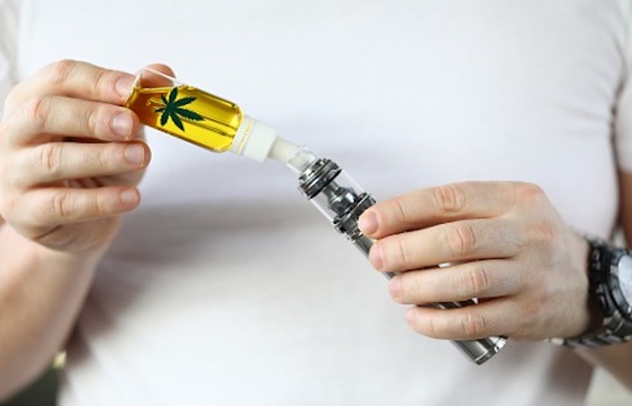 man--hands-cannabis-oil-bottle