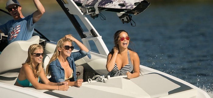 pretty-ladies-boat-yatch-happy-laughning.jpeg