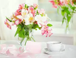 teacup_of_roses_mums_and_alstroemeria.png
